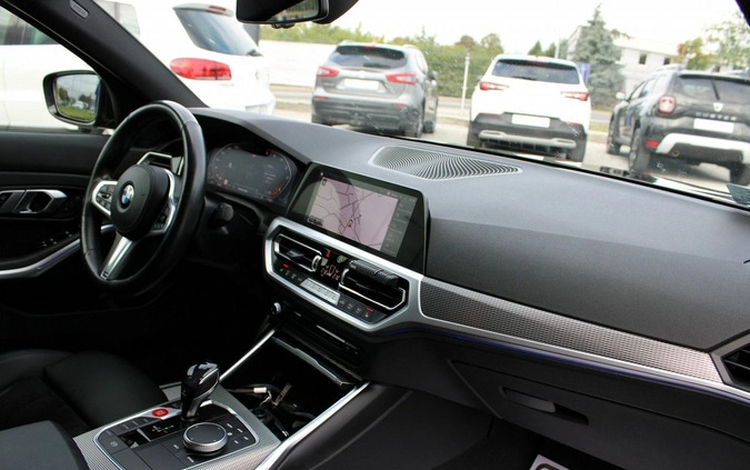 BMW Seria 3 cena 131900 przebieg: 50000, rok produkcji 2019 z Mrągowo małe 529